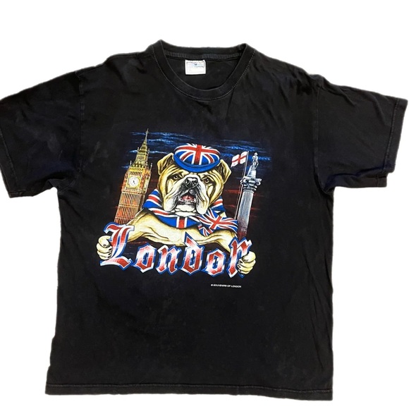 Gildan Tops - Vintage Gildan British Bulldog London Graphic Tee